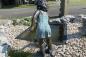 Preview: Bronzefigur, Mädchen mit Giesskanne