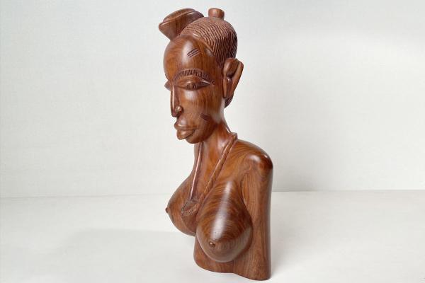 Helle Holz Akt Skulptur