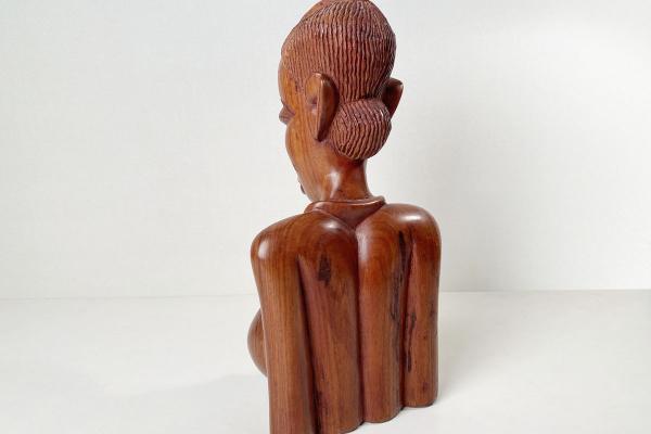 Helle Holz Akt Skulptur