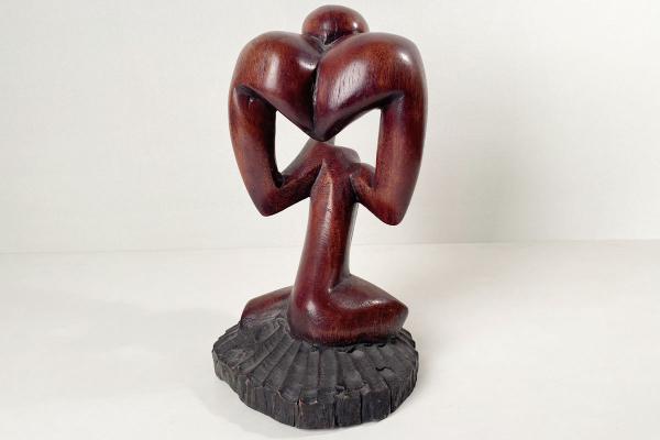 Holzfigur der Denker