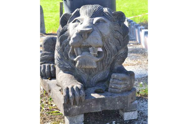 Steinskulptur Wächterlöwe, liegend