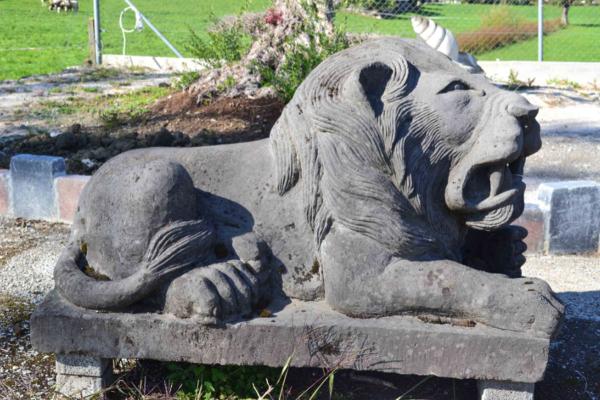 Steinskulptur Wächterlöwe, liegend