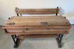 Alte klappbare Schulbank